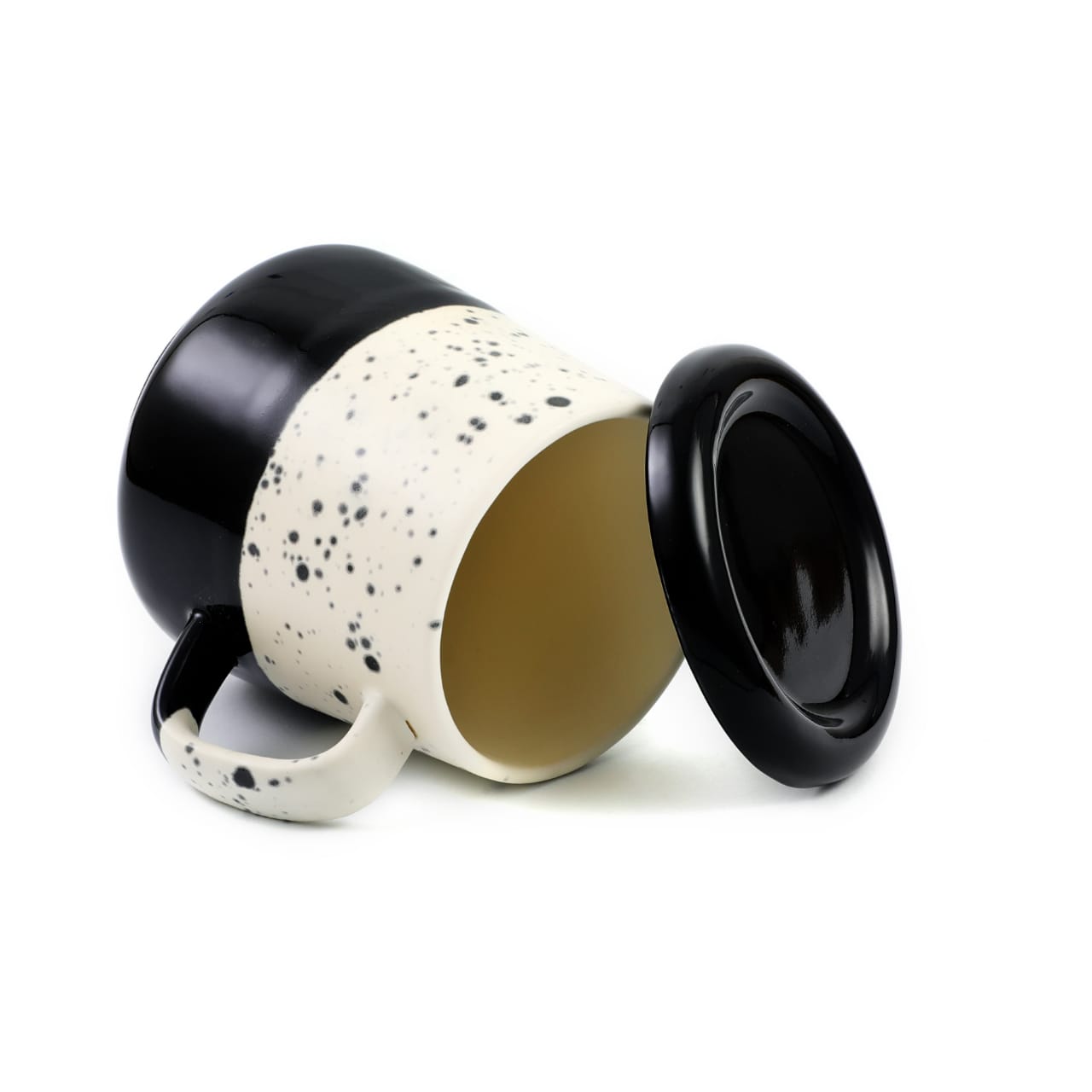 Two-Tone Dotted Ceramic Mug with Lid  - Black & White