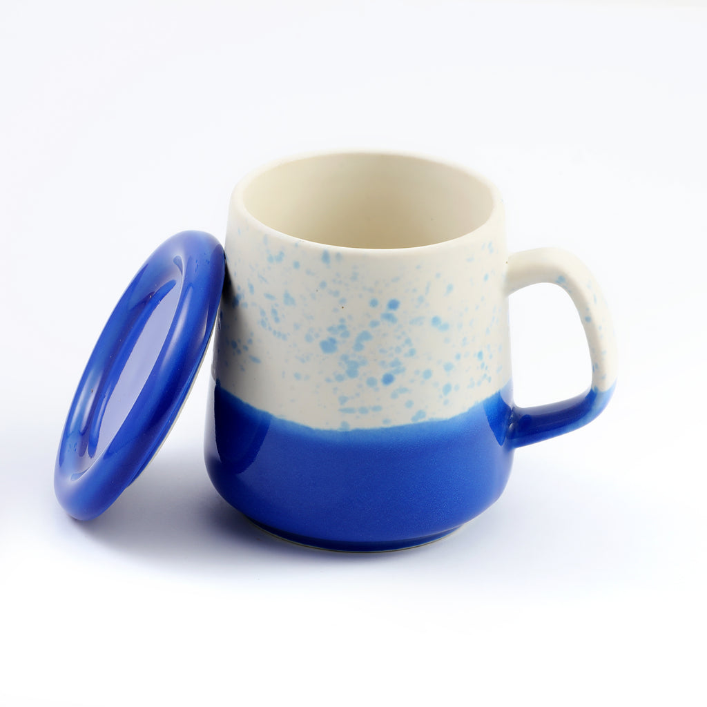 Two-Tone Dotted Ceramic Mug with Lid - Blue & White